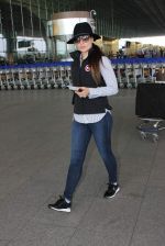 Kareena Kapoor snapped at airport on 25th Oct 2015